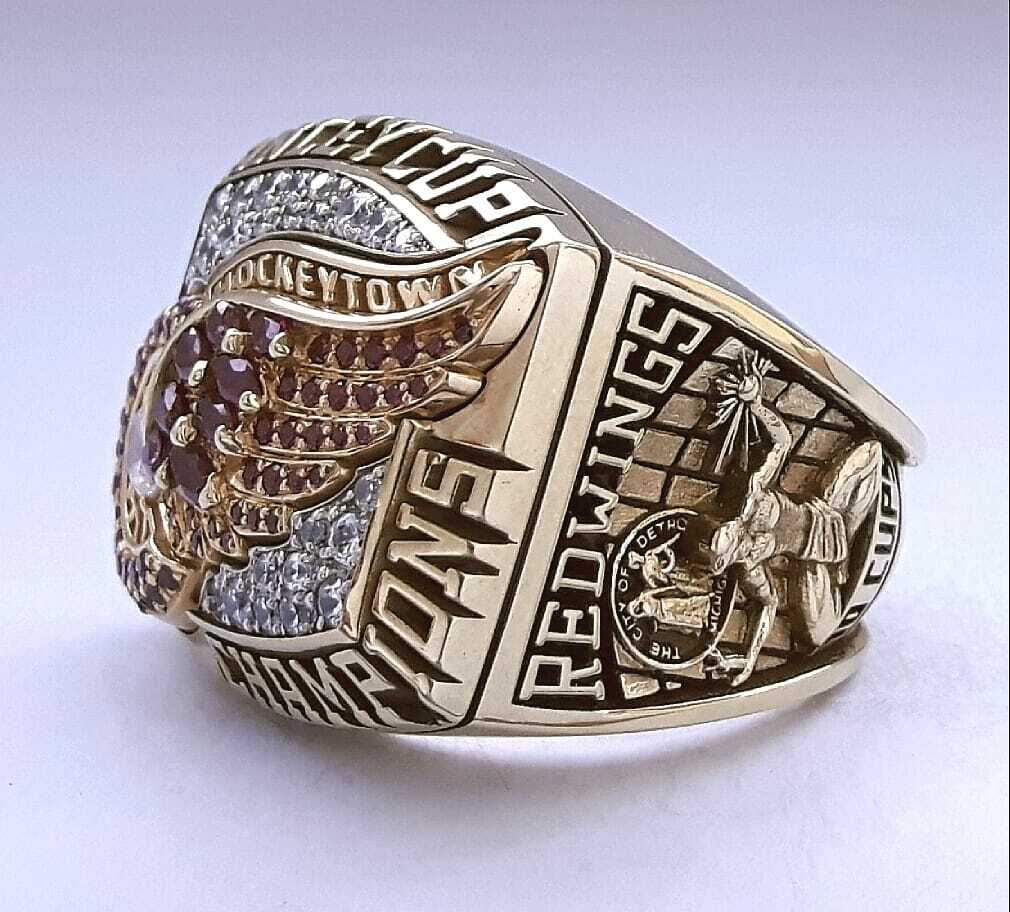 2002 Detroit Red Wings Stanley Cup Prototype Ring - Image 3